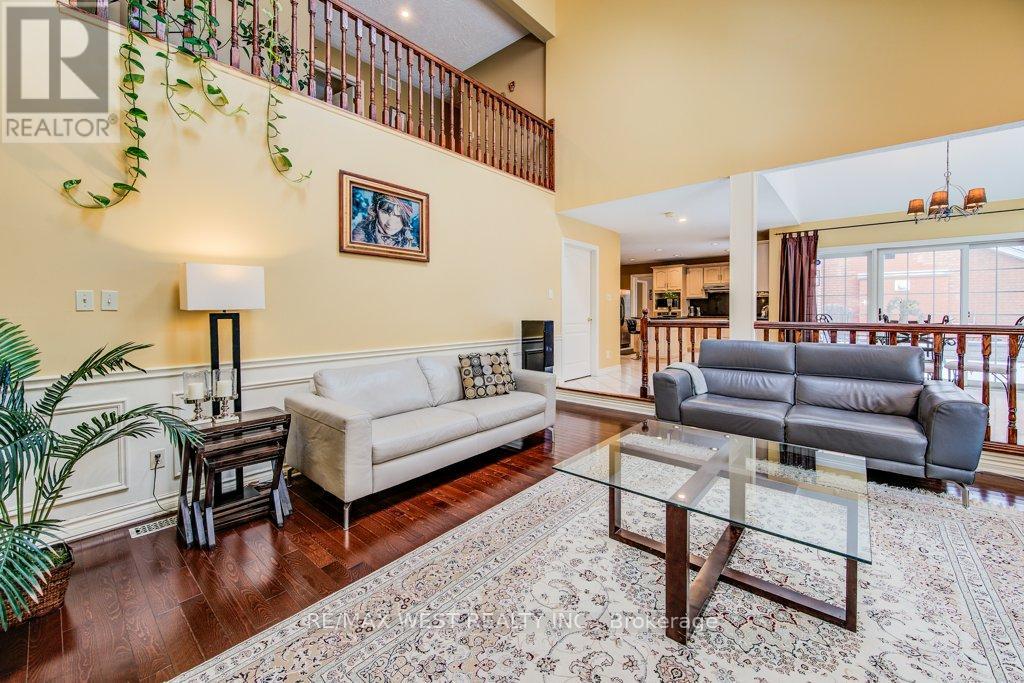 610 Stonebury Crescent Property Photo 19