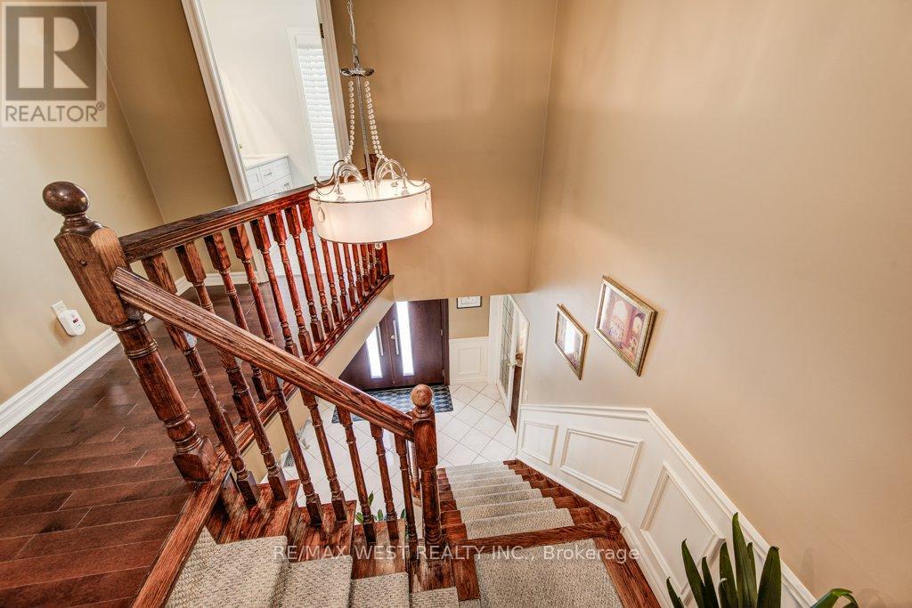 610 Stonebury Crescent Property Photo 20