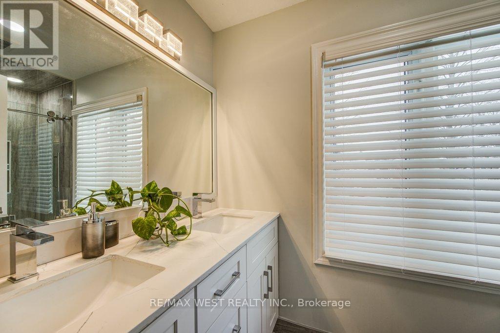610 Stonebury Crescent Property Photo 23