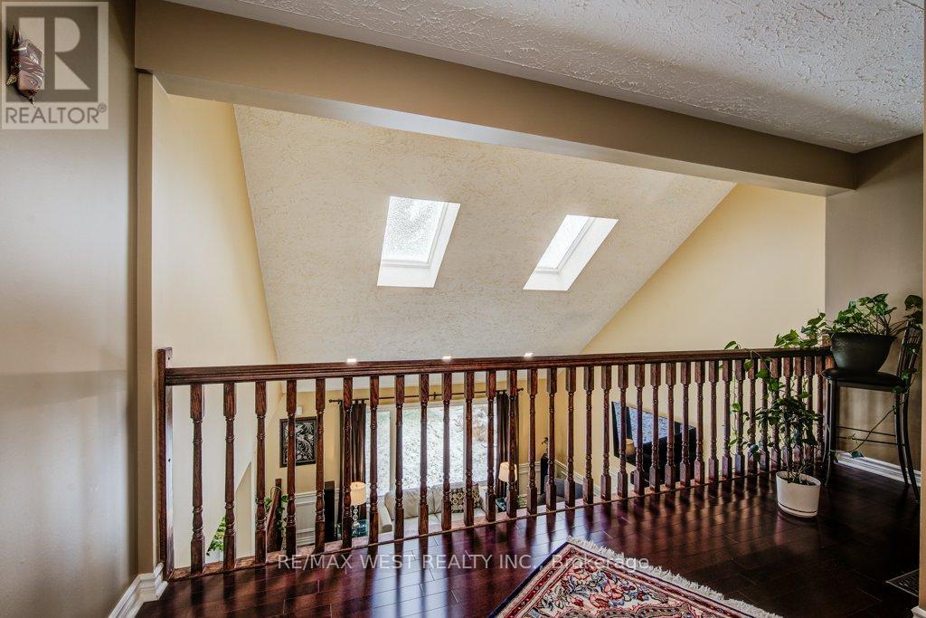 610 Stonebury Crescent Property Photo 29