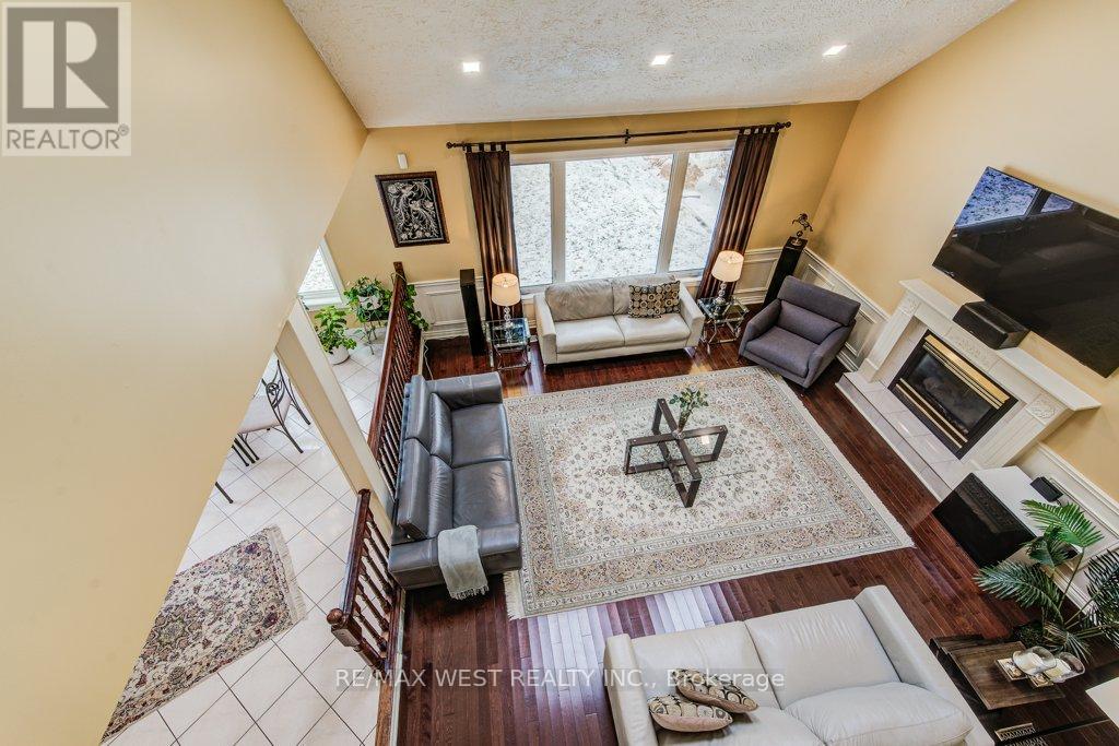 610 Stonebury Crescent Property Photo 30
