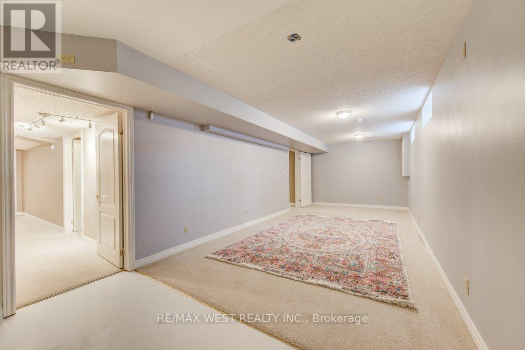 610 Stonebury Crescent Property Photo 32