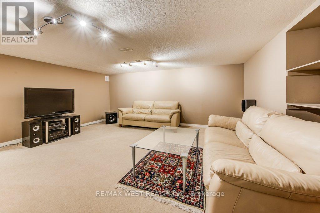 610 Stonebury Crescent Property Photo 35