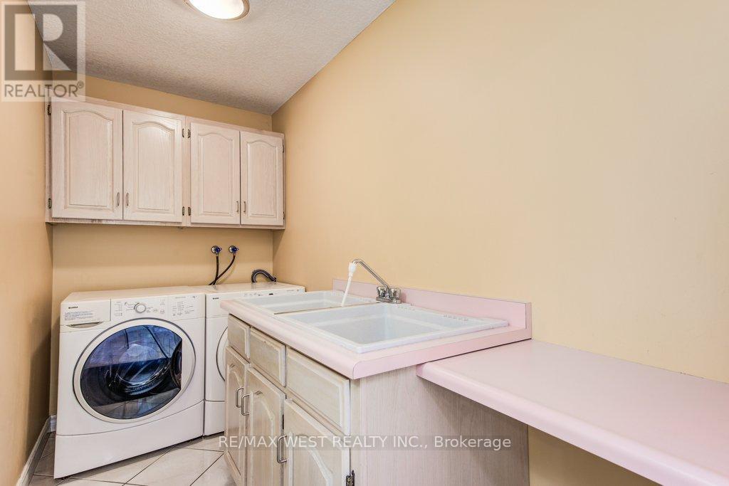 610 Stonebury Crescent Property Photo 37
