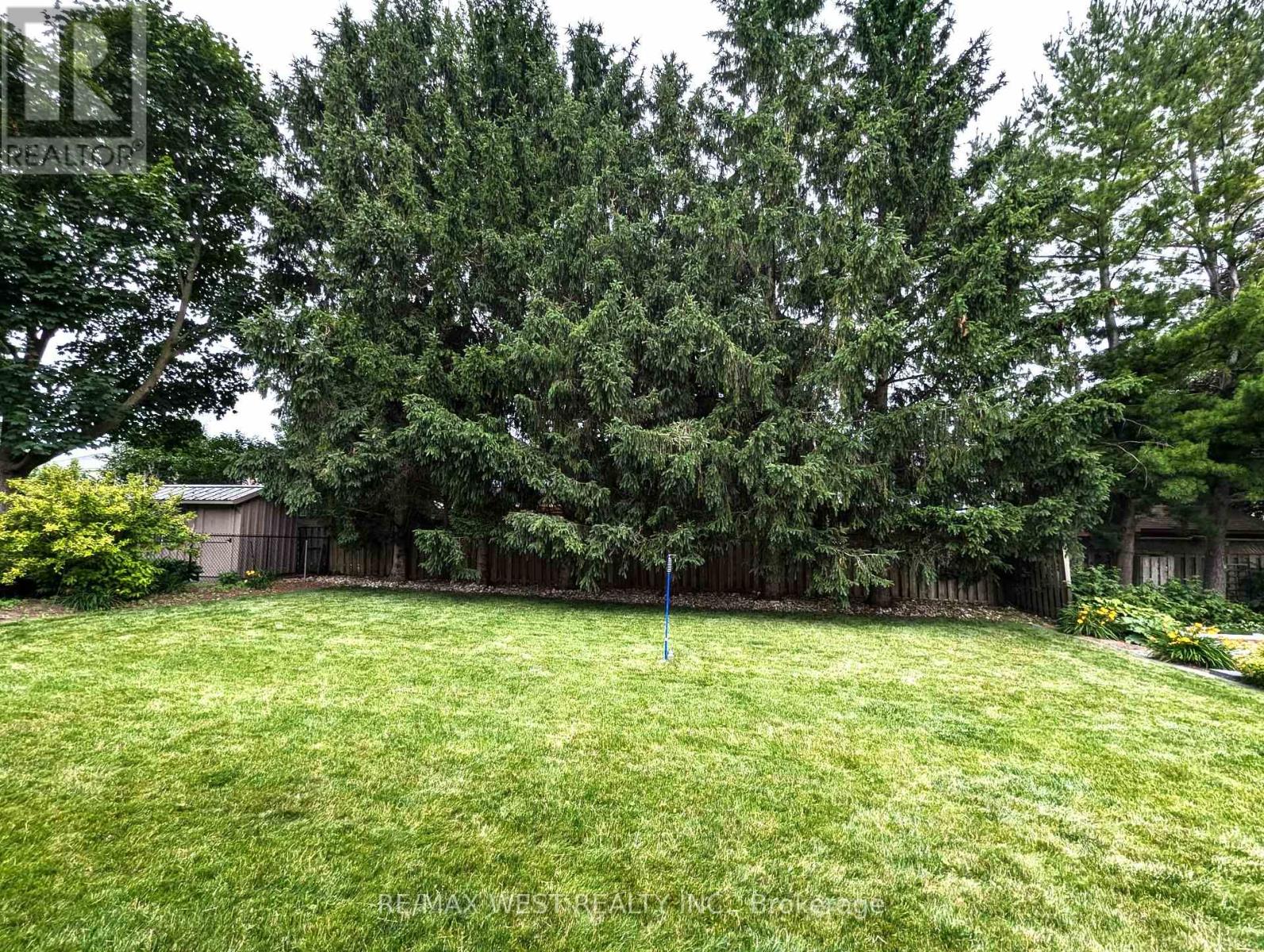 610 Stonebury Crescent Property Photo 39