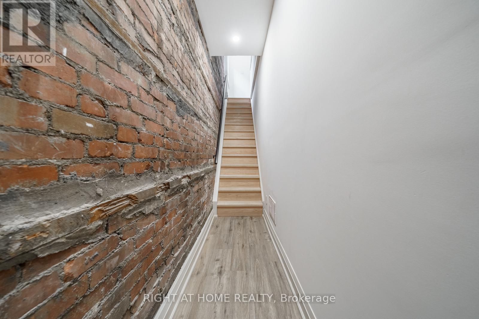 105 Aikman Avenue Property Photo 2