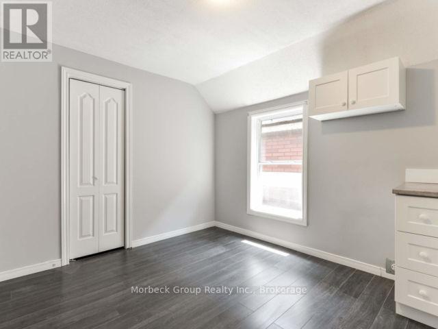 186 Sherman Avenue N Property Photo 11