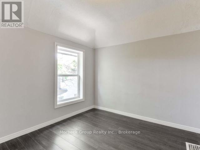 186 Sherman Avenue N Property Photo 13