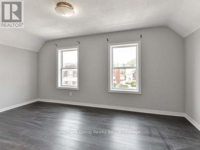 186 Sherman Avenue N Property Photo 14