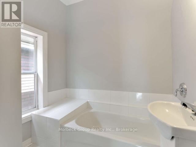 186 Sherman Avenue N Property Photo 15