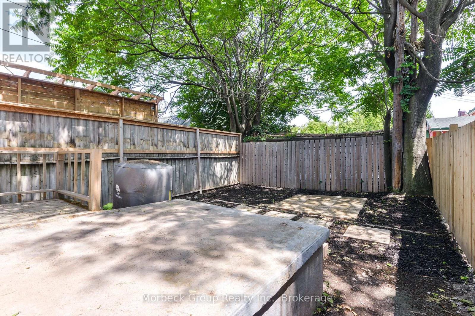 186 Sherman Avenue N Property Photo 23