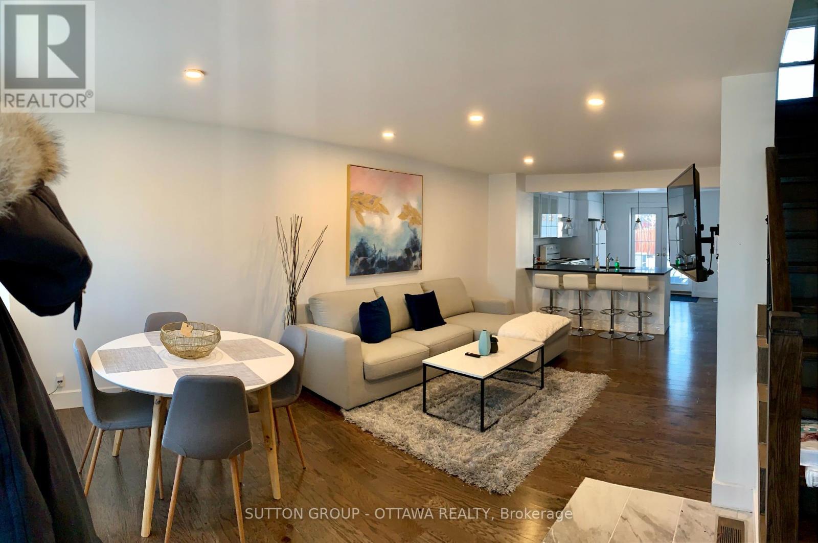 323 Montfort Street Property Photo 6
