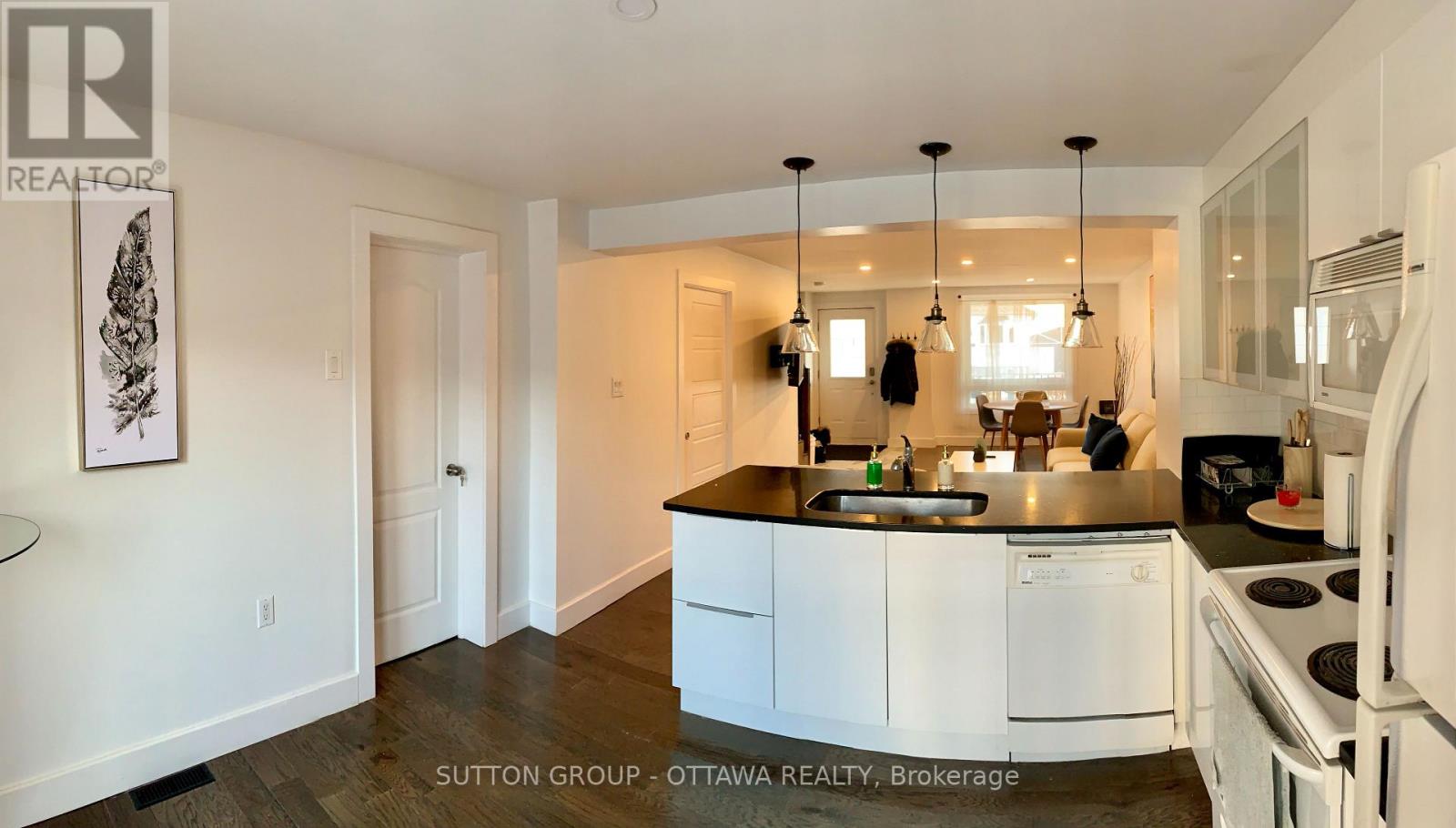 323 Montfort Street Property Photo 9