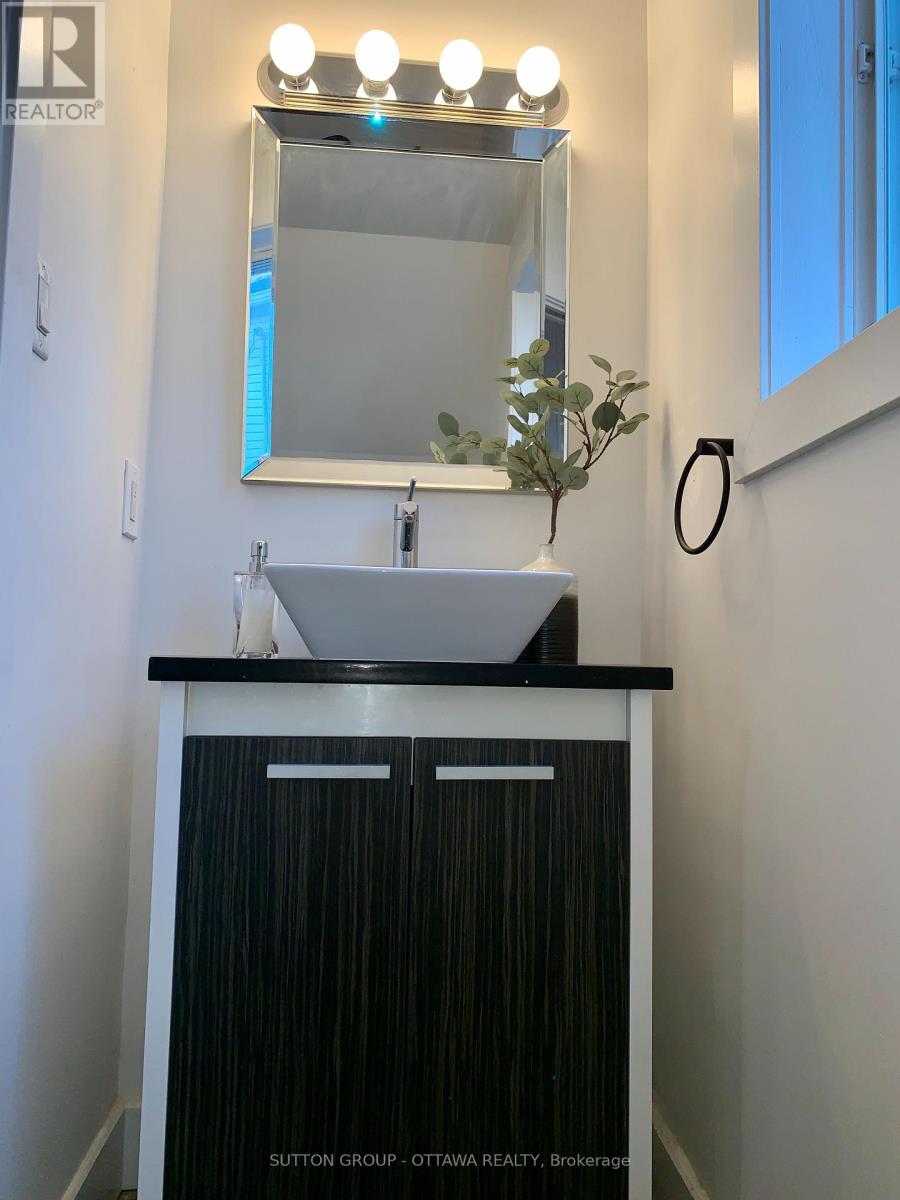 323 Montfort Street Property Photo 11