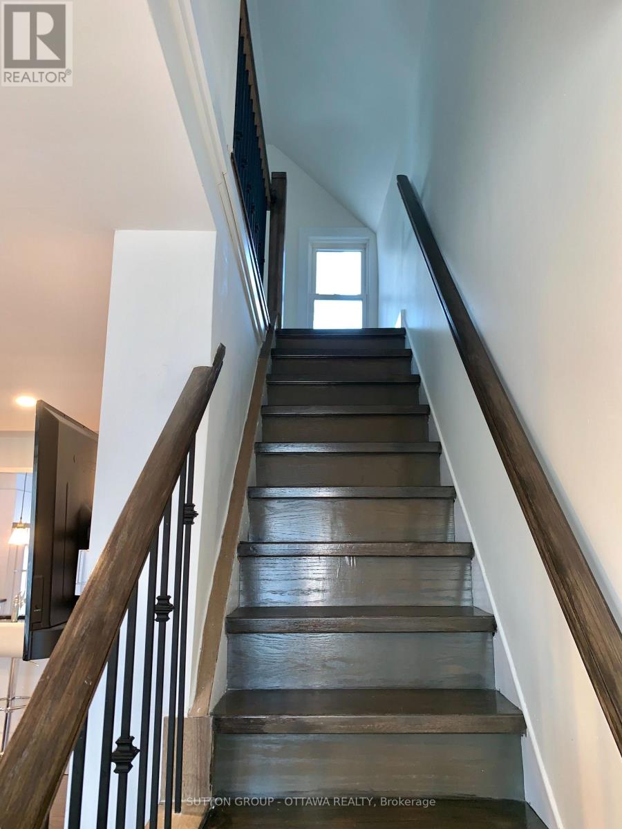 323 Montfort Street Property Photo 13