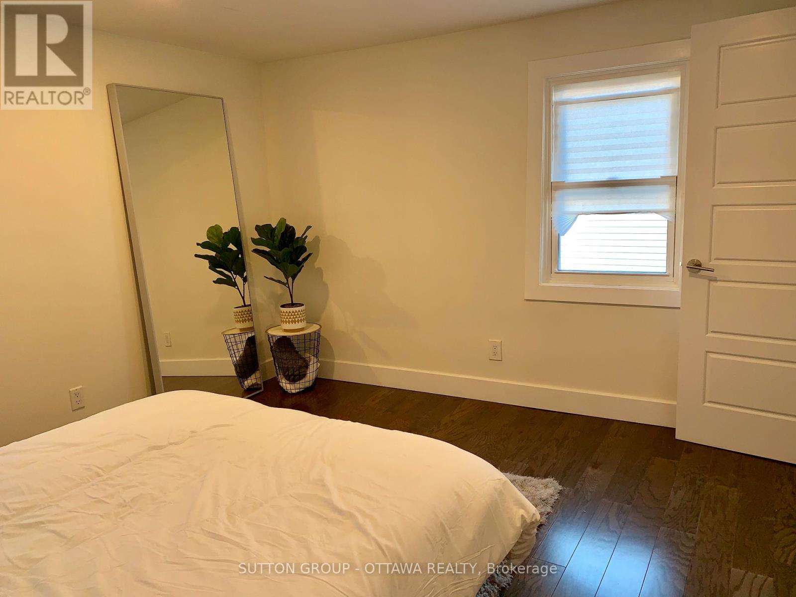 323 Montfort Street Property Photo 16