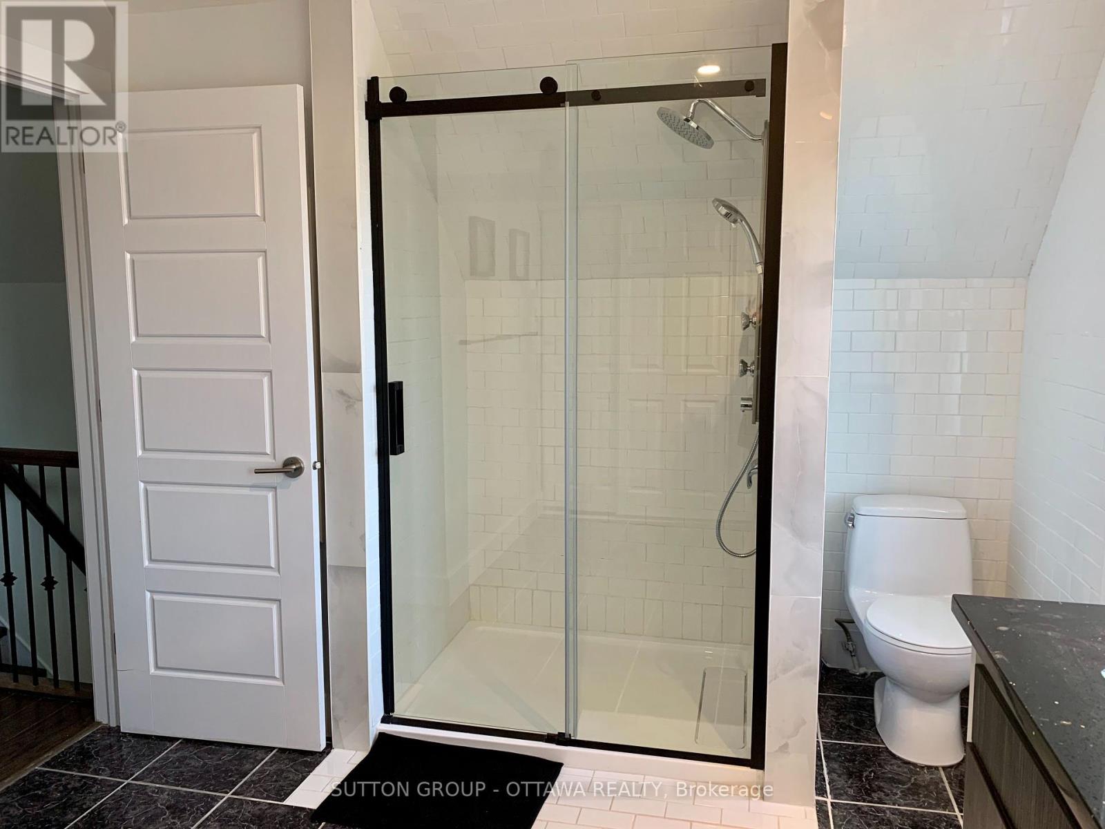 323 Montfort Street Property Photo 18