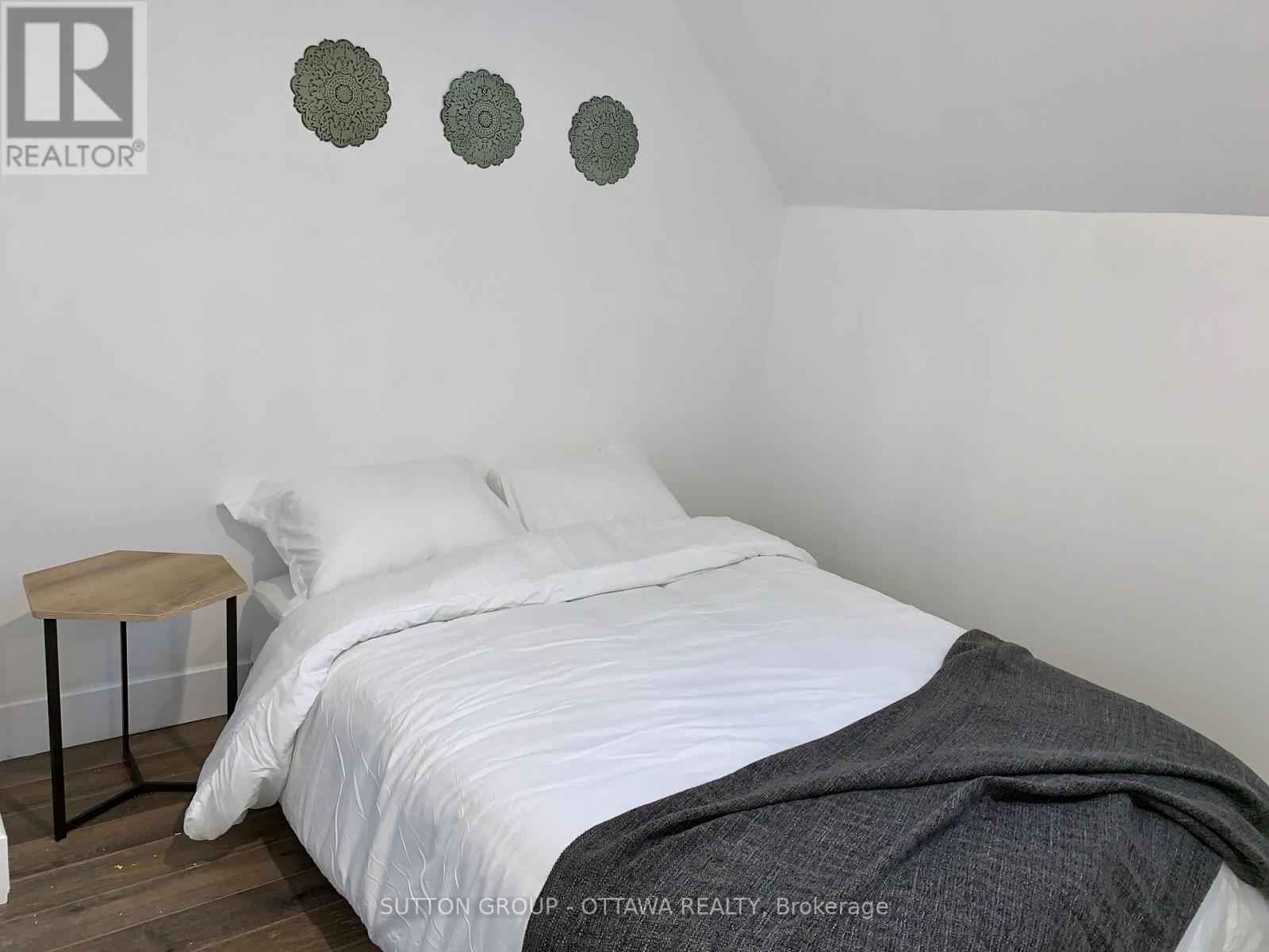323 Montfort Street Property Photo 20