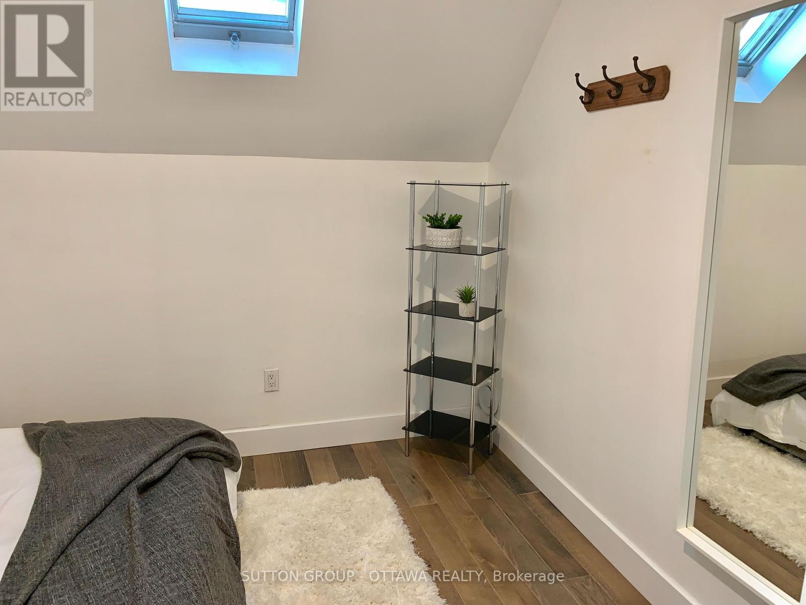 323 Montfort Street Property Photo 22