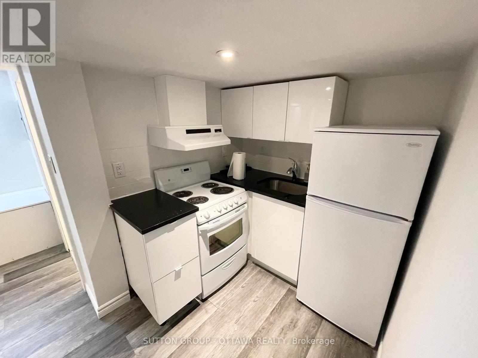 323 Montfort Street Property Photo 29
