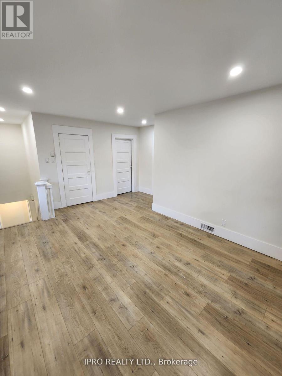 3 - 346 Queenston Street Property Photo 4