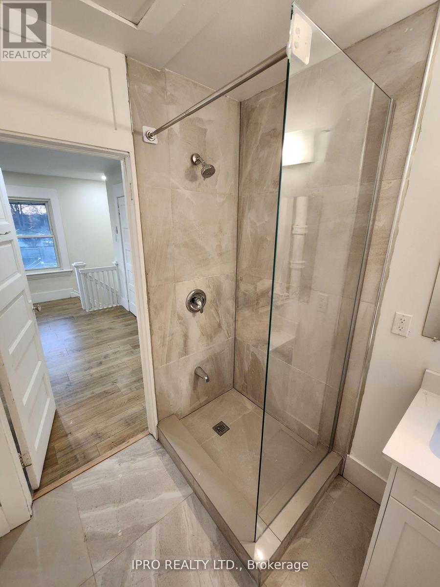 3 - 346 Queenston Street Property Photo 6