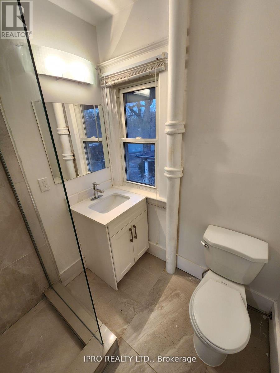 3 - 346 Queenston Street Property Photo 7