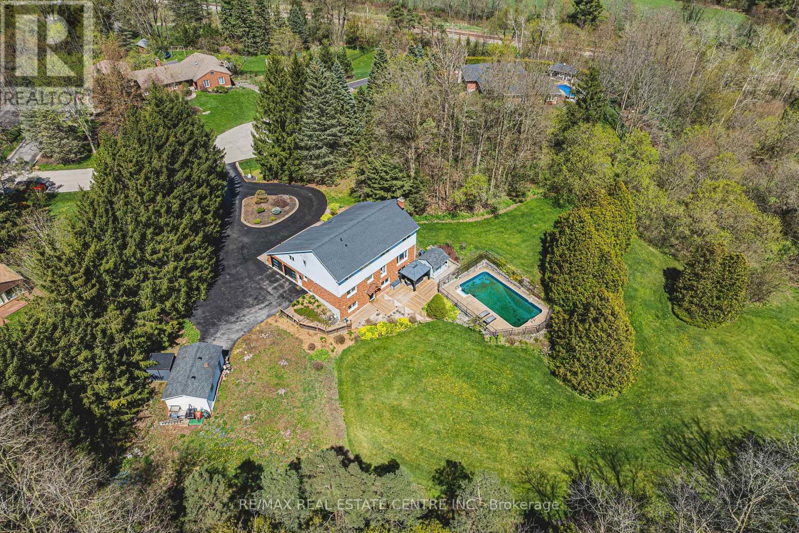 6 Iris Court Property Photo 1