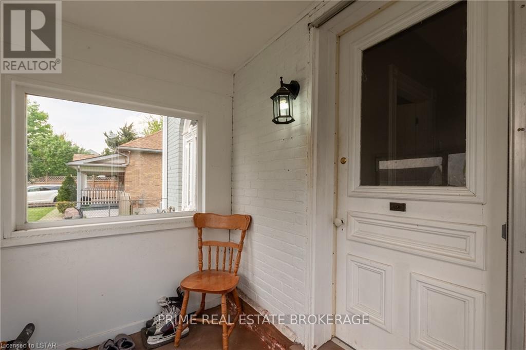 86 Givins Street Property Photo 4