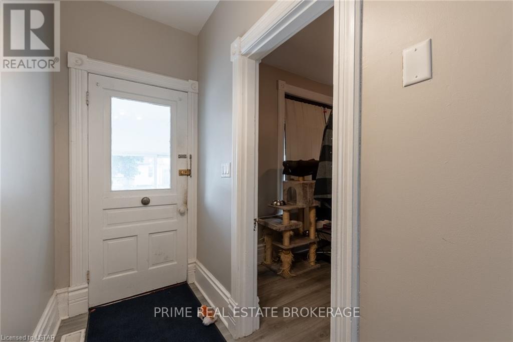 86 Givins Street Property Photo 5