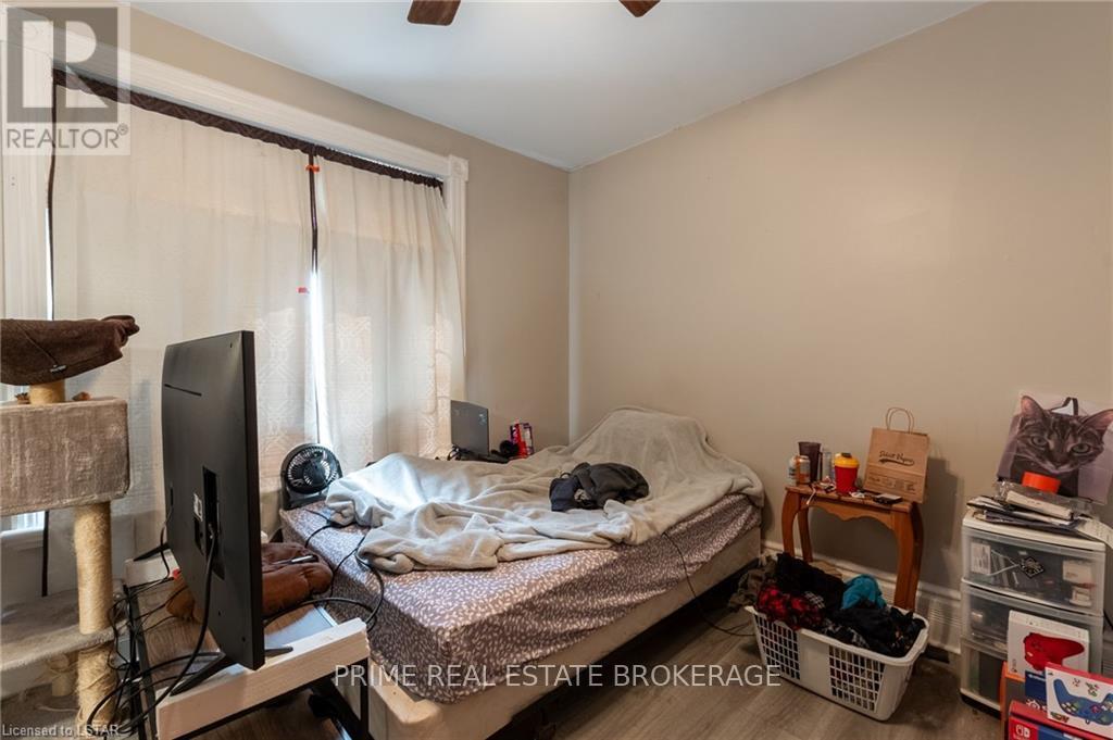86 Givins Street Property Photo 6
