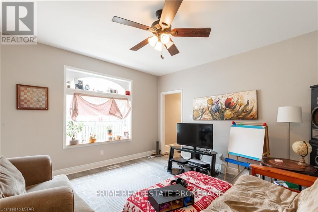 86 Givins Street Property Photo 11