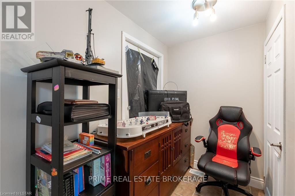 86 Givins Street Property Photo 12