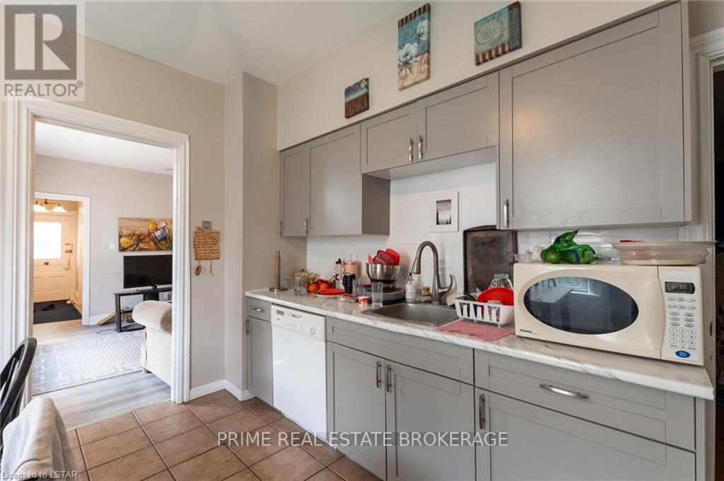 86 Givins Street Property Photo 13