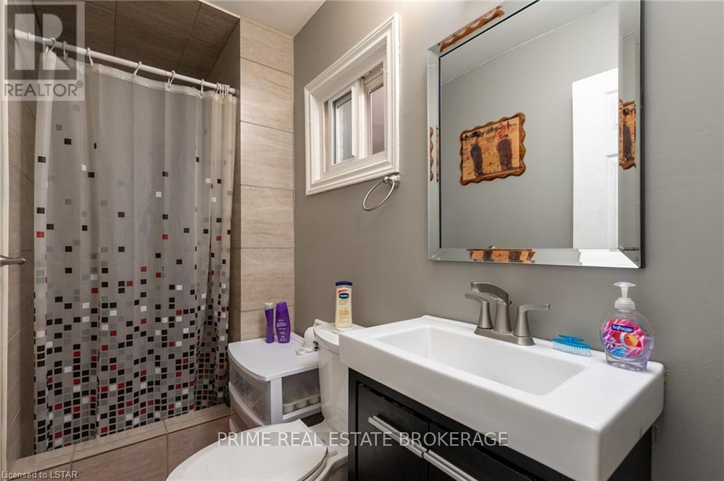 86 Givins Street Property Photo 29