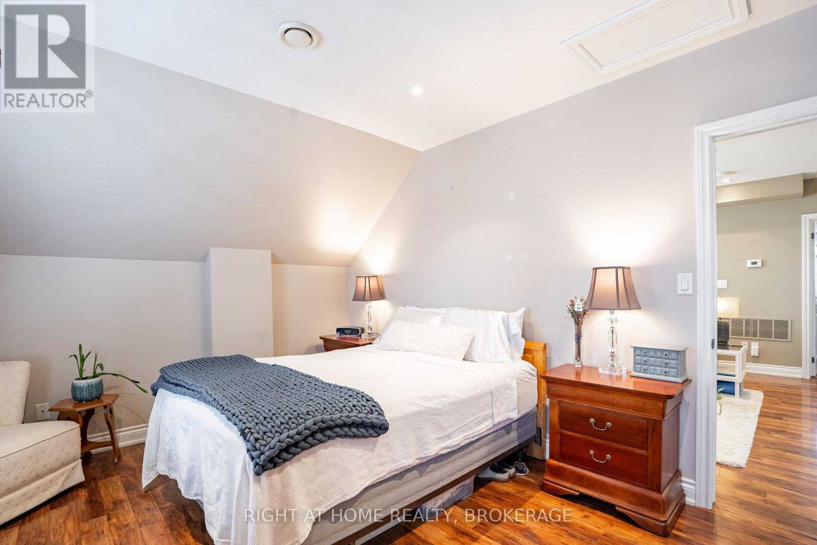 6 32nd Street E Property Photo 6