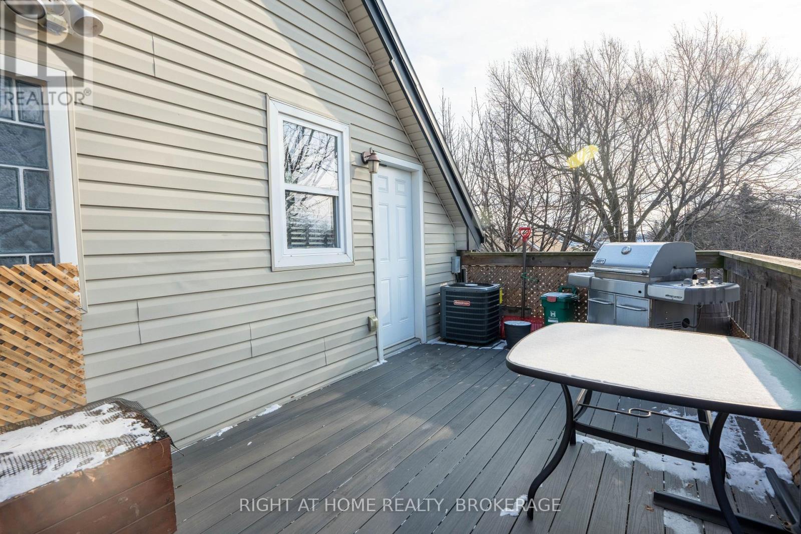 6 32nd Street E Property Photo 8