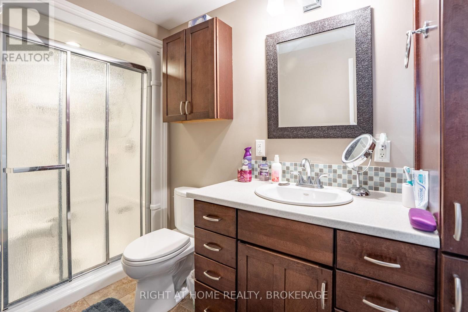 6 32nd Street E Property Photo 11