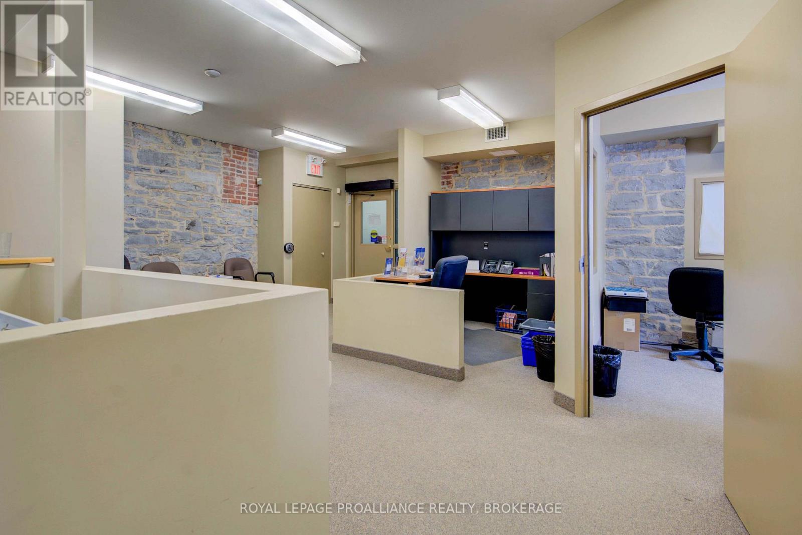 100 - 308 Wellington Street Property Photo 17