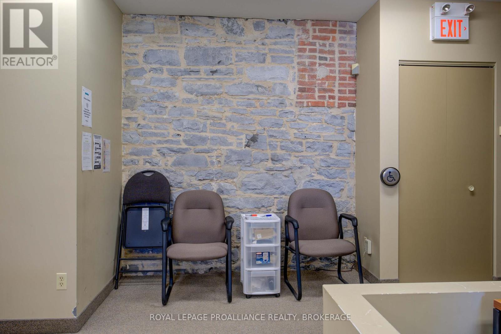 100 - 308 Wellington Street Property Photo 23