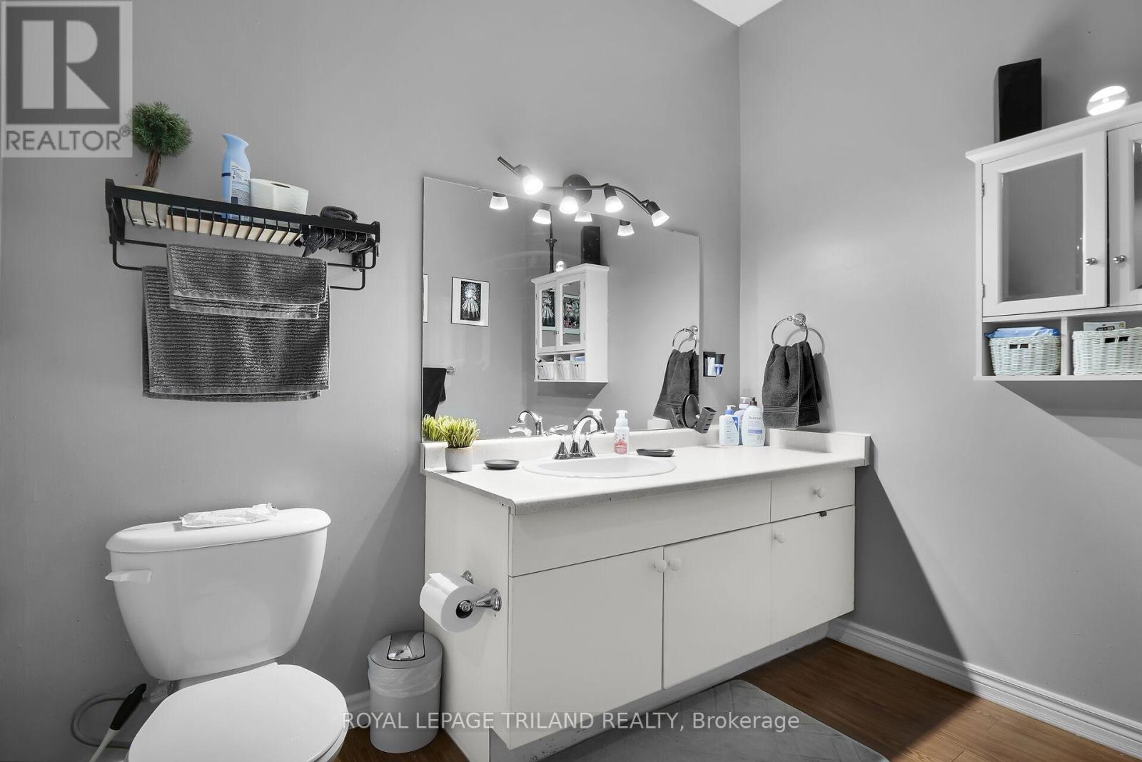449 Talbot Street Property Photo 22