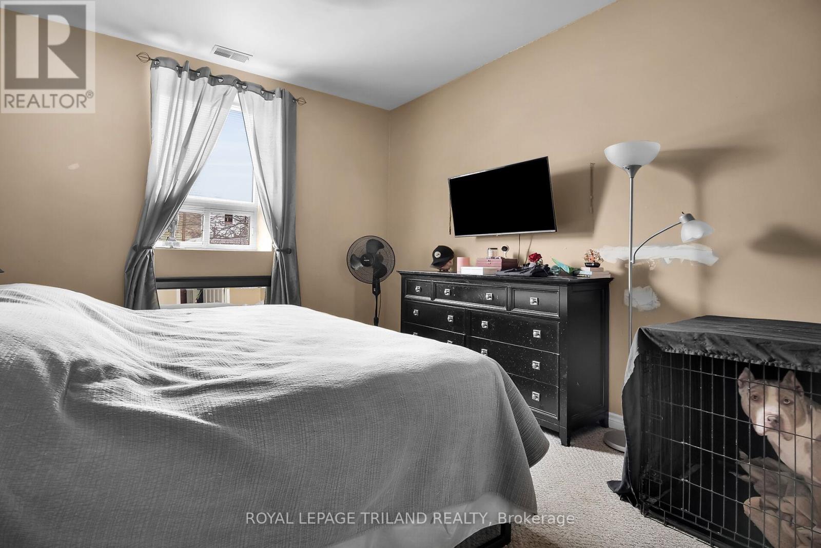 449 Talbot Street Property Photo 24