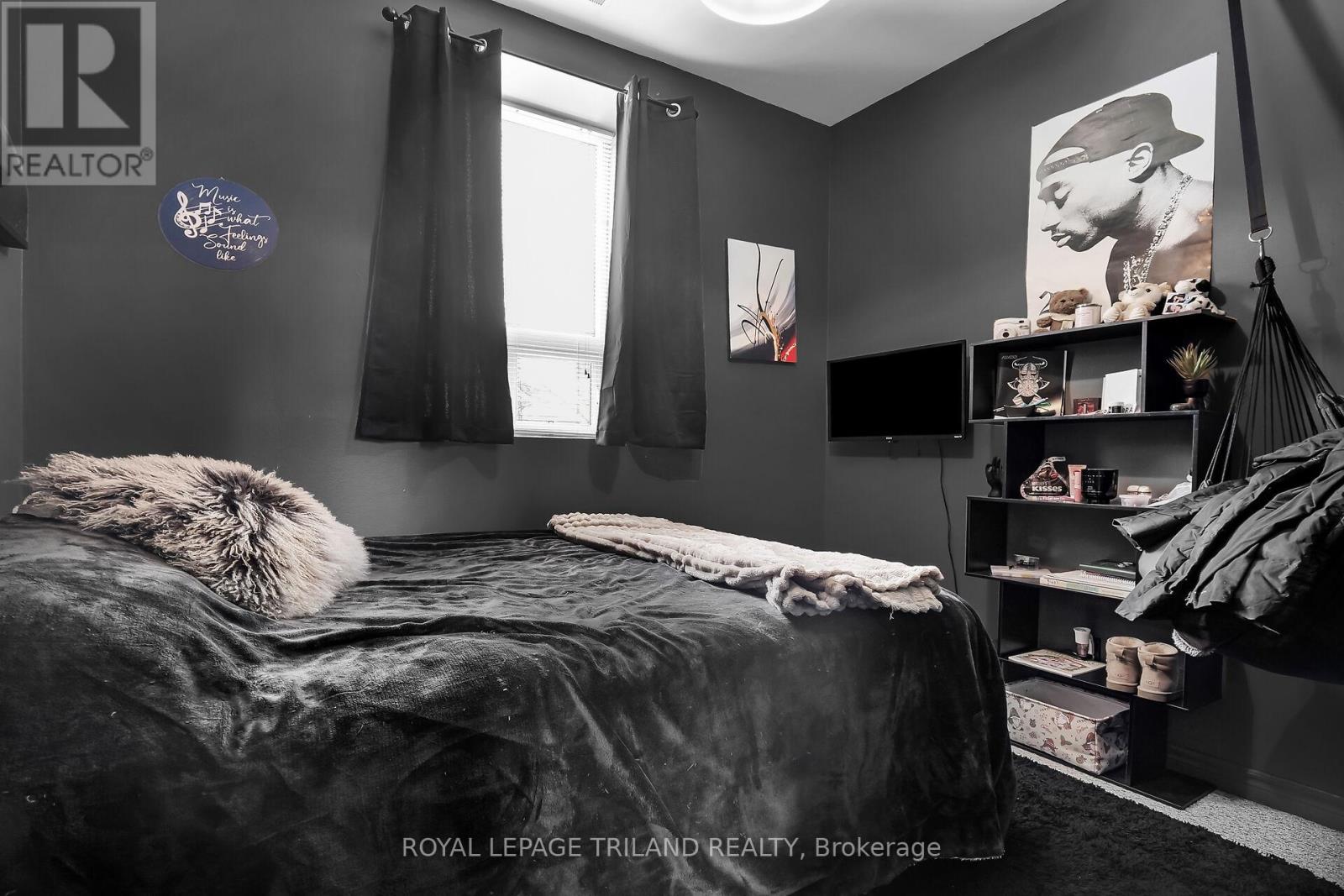 449 Talbot Street Property Photo 25