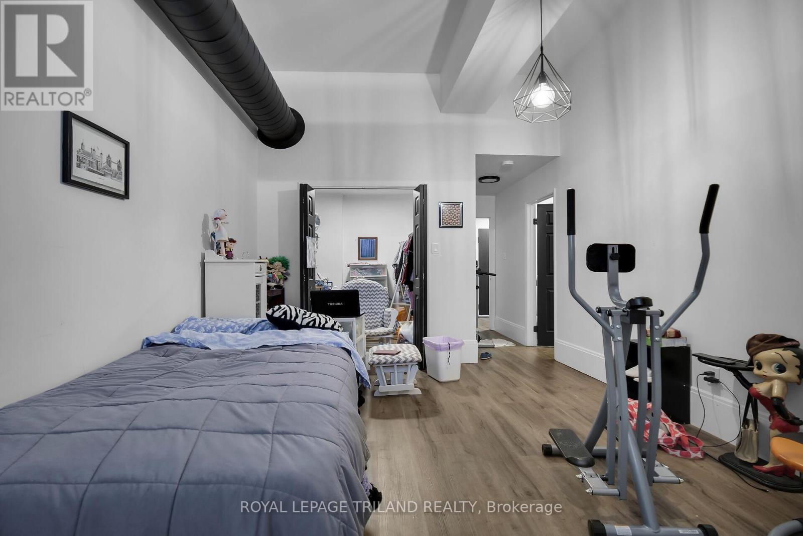 449 Talbot Street Property Photo 16
