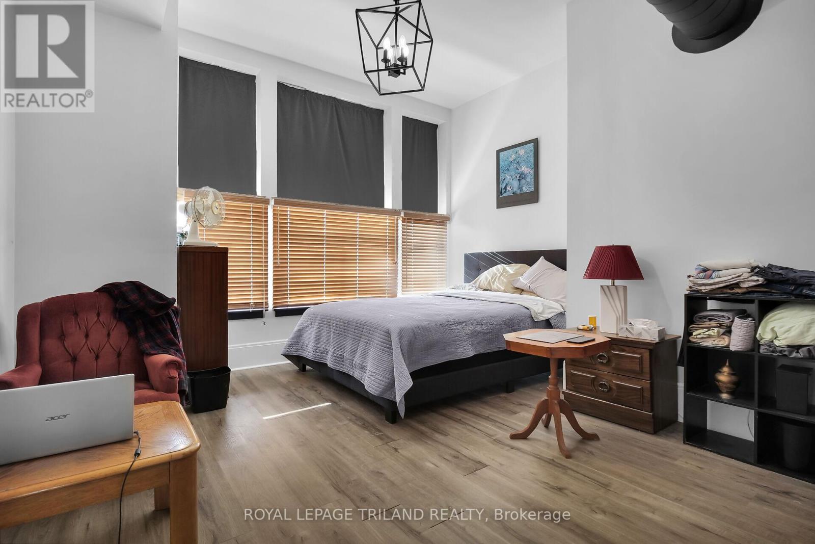 449 Talbot Street Property Photo 17