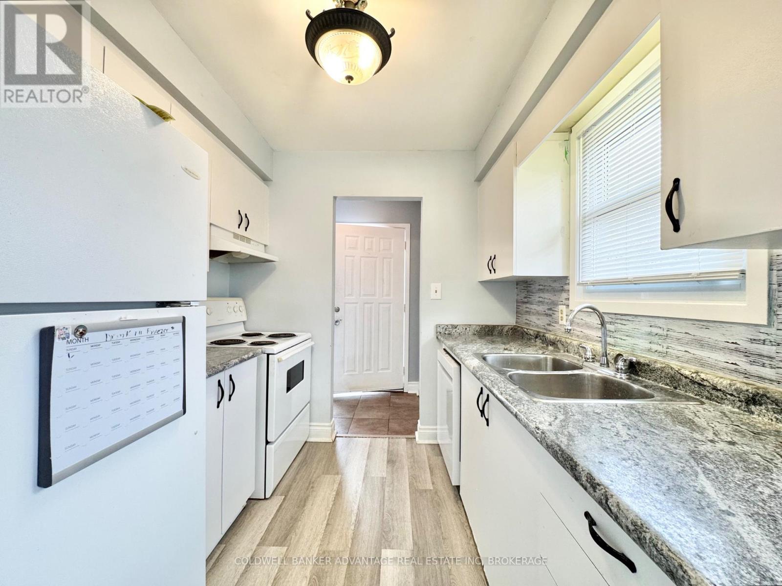 37 Mayfair Drive Property Photo 4