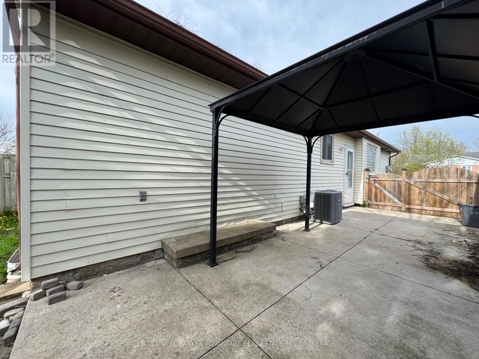 37 Mayfair Drive Property Photo 16