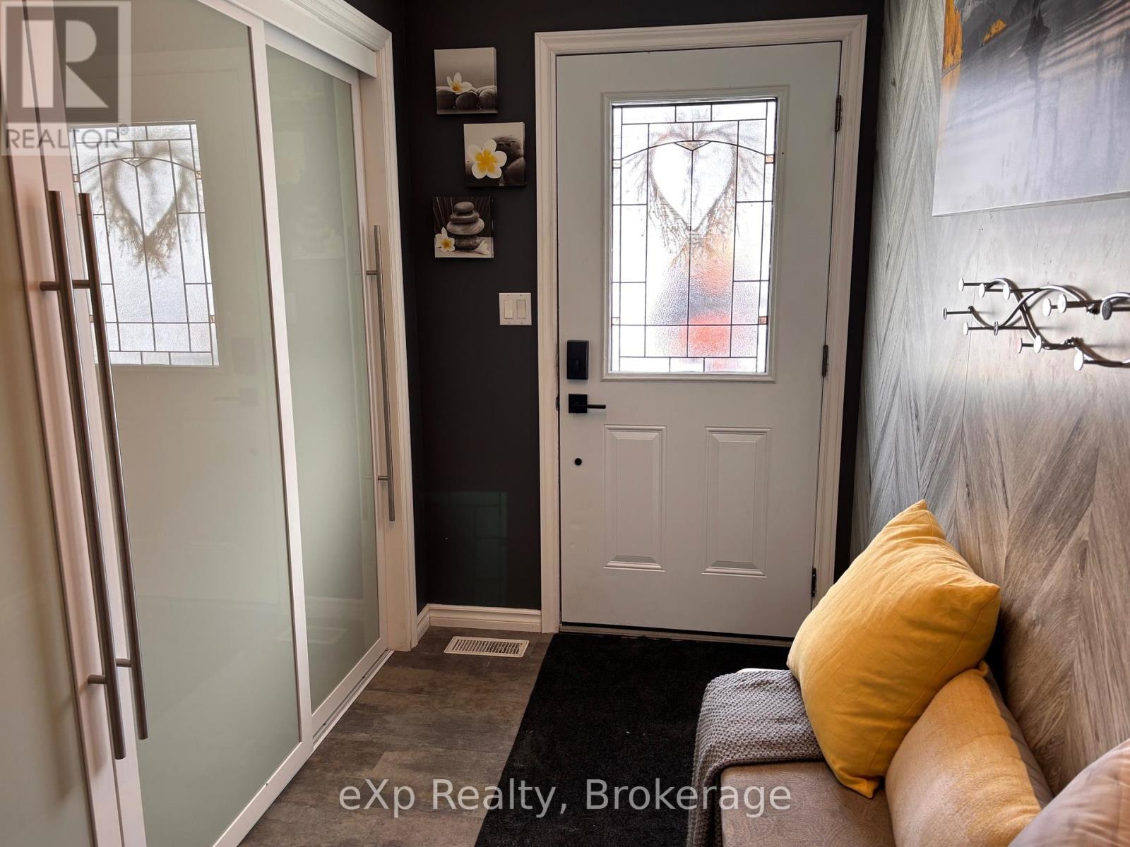 170 11th Avenue Property Photo 8