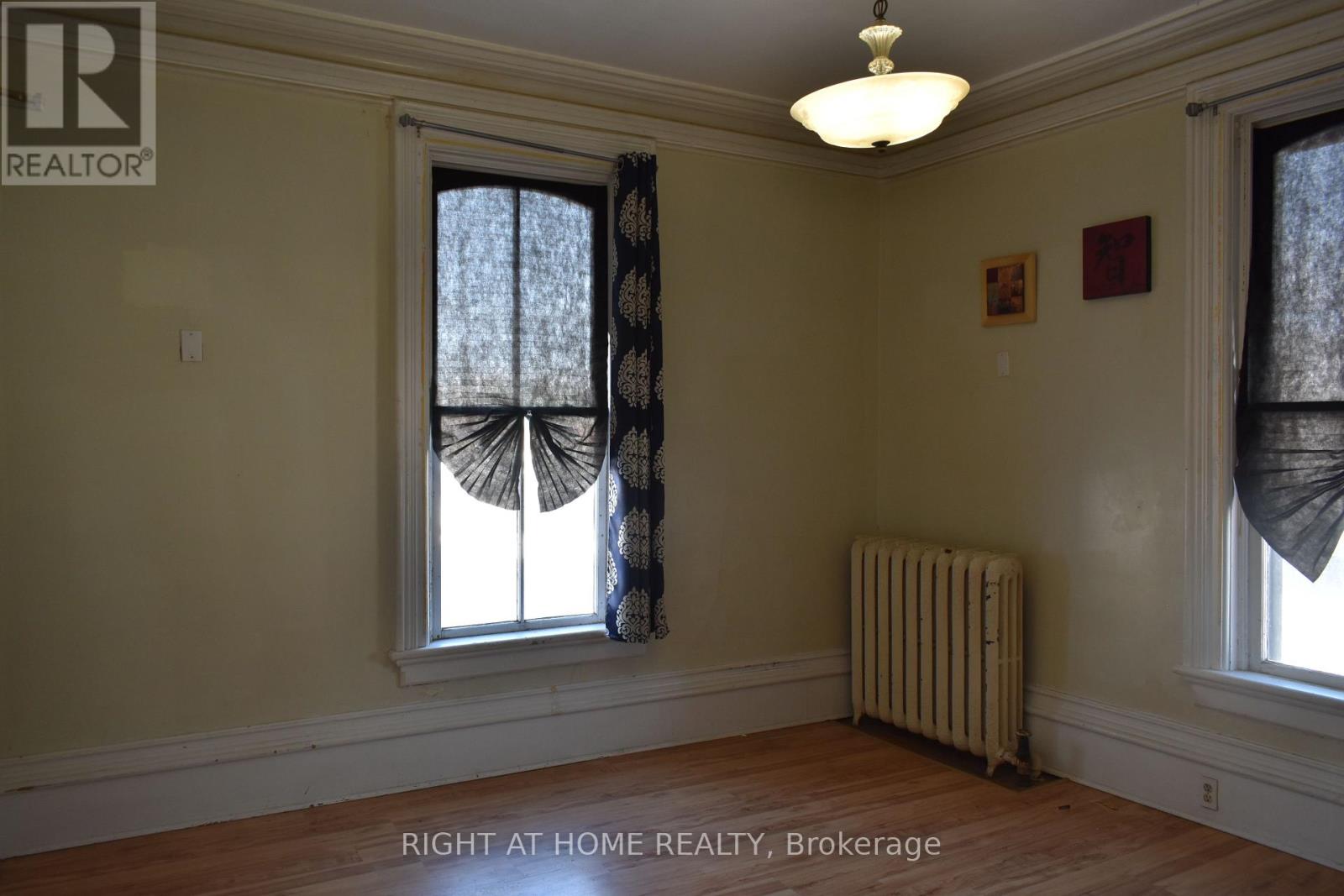 23 Glenelg Street W Property Photo 8