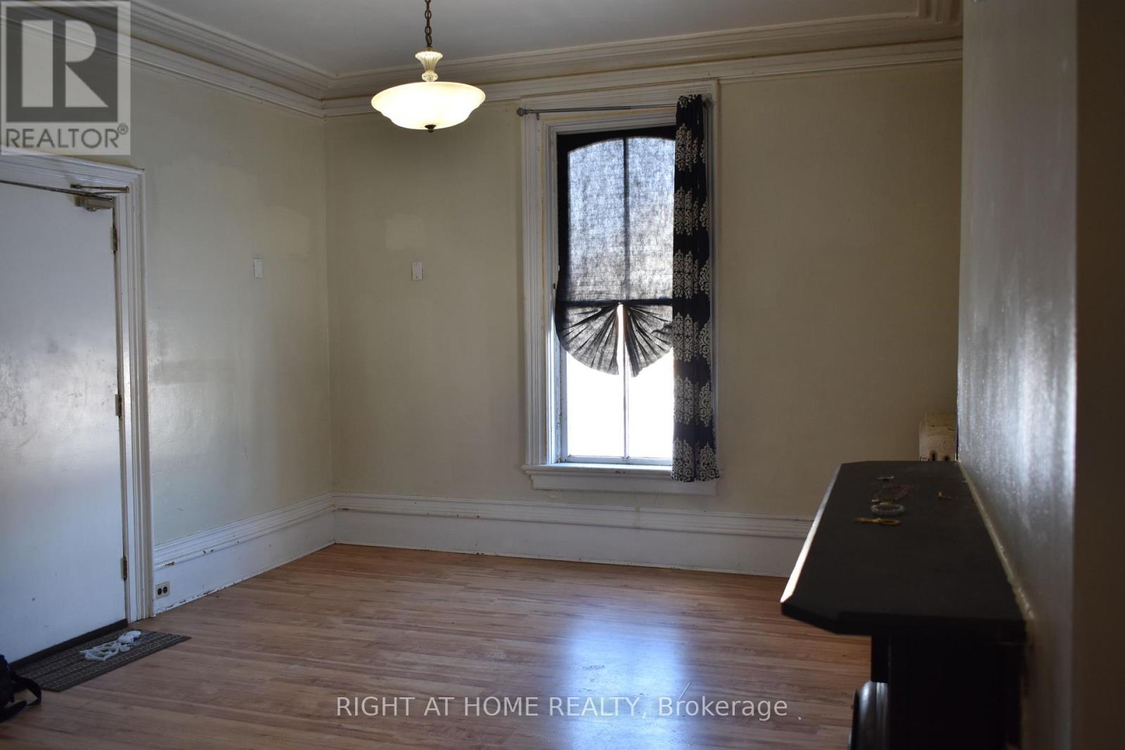 23 Glenelg Street W Property Photo 10